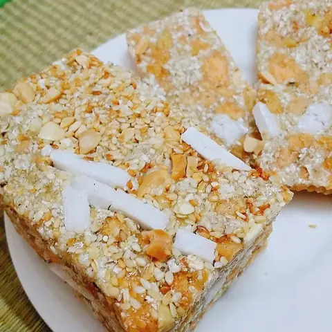 Mua Bánh Cáy Đặc Sản Thái Bình Ở Đâu Tốt? So Sánh Loại, Giá & Bí Quyết Chọn Hộp Chuẩn Vị Làng Nguyễn