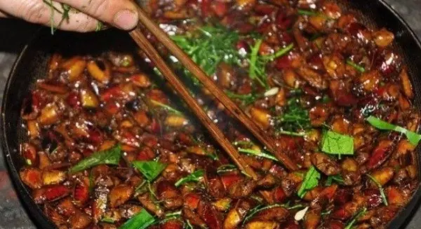 Bọ Xít Rang Là Gì? – Đặc Sản Tây Bắc Giòn Rụm, Bùi Béo Và Mùi Thơm Lá Chanh