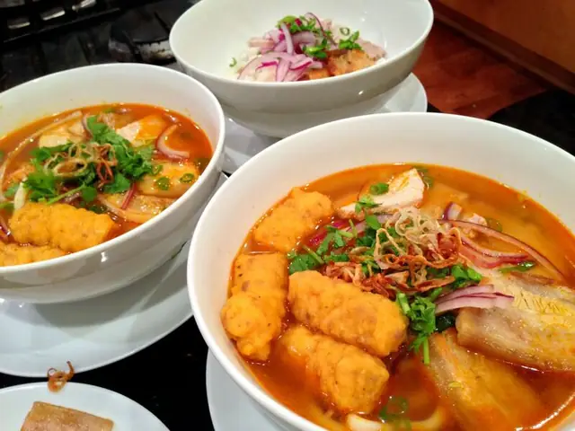 Tổng Hợp Bún Đặc Sản Trà Vinh: Bún Nước Lèo & Bún Suông (đuông) - Nguồn Gốc, Cách Nấu, Quán Ngon Nổi Tiếng