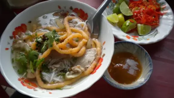 Tổng Hợp Bún Đặc Sản Trà Vinh: Bún Nước Lèo & Bún Suông (đuông) – Nguồn Gốc, Cách Nấu, Quán Ngon Nổi Tiếng