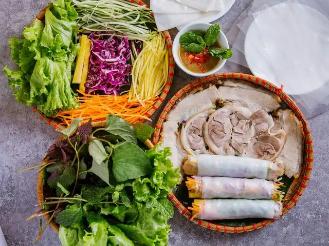 Tổng Hợp 40+ Món Ăn Đặc Sản Miền Trung Ngon Nức Tiếng: Phân Loại Theo Vùng Miền & Gợi Ý Quà Biếu Tổng Hợp 40+ Món Ăn Đặc Sản Miền Trung Ngon Nức Tiếng: Phân Loại Theo Vùng Miền & Gợi Ý Quà Biếu