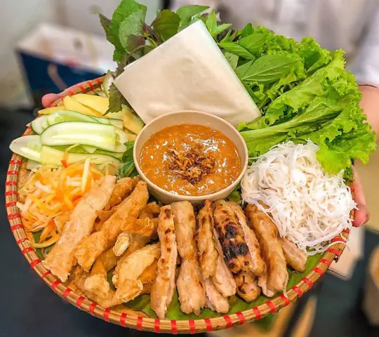 Tổng Hợp 40+ Món Ăn Đặc Sản Miền Trung Ngon Nức Tiếng: Phân Loại Theo Vùng Miền & Gợi Ý Quà Biếu Tổng Hợp 40+ Món Ăn Đặc Sản Miền Trung Ngon Nức Tiếng: Phân Loại Theo Vùng Miền & Gợi Ý Quà Biếu