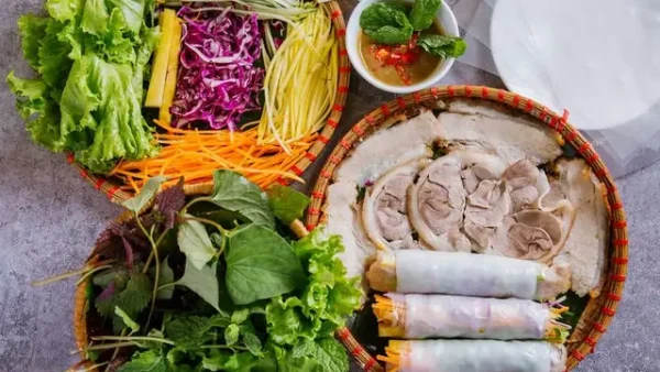 Tổng Hợp 35+ Món Ăn Đặc Sản Miền Trung Theo Vùng Miền: Từ Huế, Đà Nẵng Đến Nha Trang, Bình Định