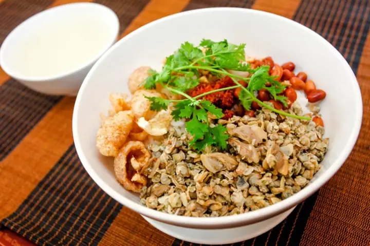 Cơm Hến Là Đặc Sản Ở Đâu? Nguồn Gốc Cồn Hến - Huế, Bí Quyết Ăn Ngon & Danh Sách Quán Uy Tín Cơm Hến Là Đặc Sản Ở Đâu? Nguồn Gốc Cồn Hến - Huế, Bí Quyết Ăn Ngon & Danh Sách Quán Uy Tín