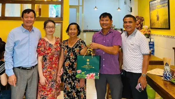 Review Mì Quảng Bà Mua Đà Nẵng: Menu, Giá, Địa Chỉ Chính Hãng & Bí Kíp Chọn Món Theo Gu