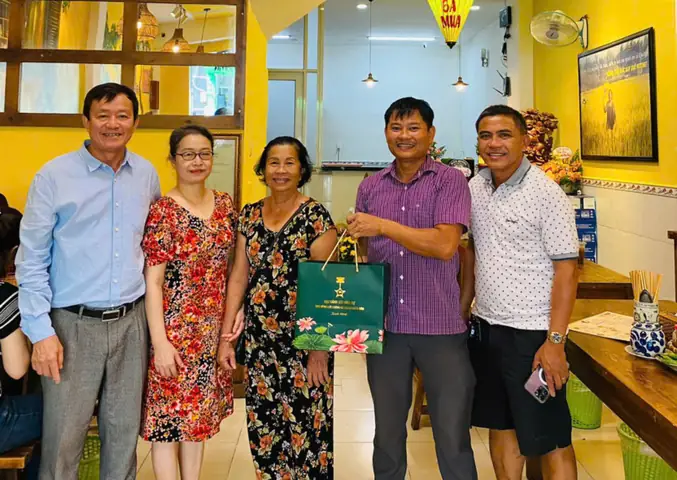Review Mì Quảng Bà Mua Đà Nẵng: Menu, Giá, Địa Chỉ Chính Hãng & Bí Kíp Chọn Món Theo Gu Review Mì Quảng Bà Mua Đà Nẵng: Menu, Giá, Địa Chỉ Chính Hãng & Bí Kíp Chọn Món Theo Gu