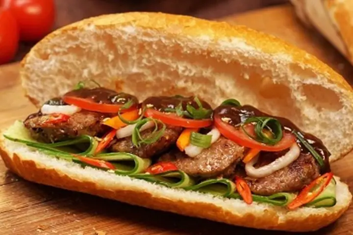 Khám Phá 20 Đặc Sản Bánh Mì Việt Nam Không Thể Bỏ Qua Từ Bắc Đến Nam Khám Phá 20 Đặc Sản Bánh Mì Việt Nam Không Thể Bỏ Qua Từ Bắc Đến Nam