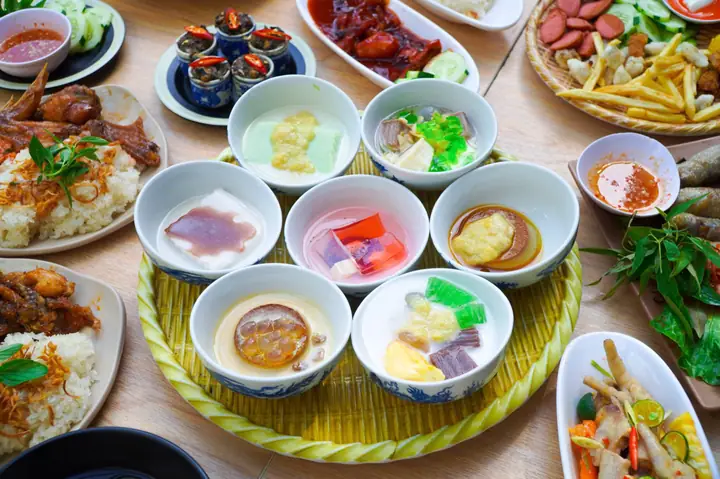 Tổng Hợp Top 15+ Đặc Sản Chè Huế Nổi Tiếng: Tên Món, Đặc Điểm & Quán Ăn Chuẩn Vị Cũ Tổng Hợp Top 15+ Đặc Sản Chè Huế Nổi Tiếng: Tên Món, Đặc Điểm & Quán Ăn Chuẩn Vị Cũ