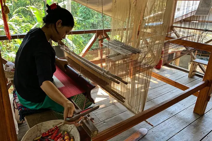 Top 20+ Đặc Sản Lào Nên Mua Làm Quà 2024: Đồ Ăn, Quà Lưu Niệm & Chợ Mua Uy Tín