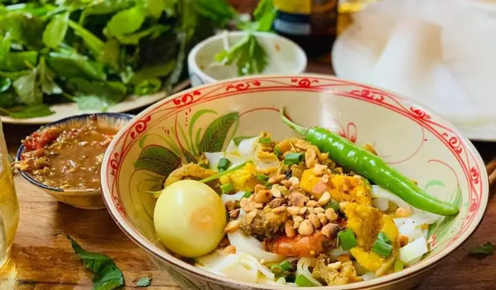 Top Đặc Sản Đà Nẵng: Món Ăn Nên Thử Và Đặc Sản Nên Mua Về Làm Quà