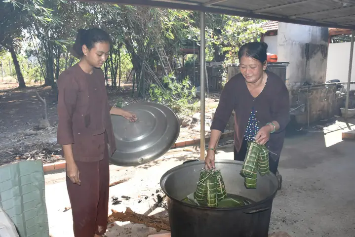 Đặc Sản Đất Đỏ Có Gì Ngon? Top Món Ngon Nổi Tiếng Và Địa Chỉ Mua Làm Quà