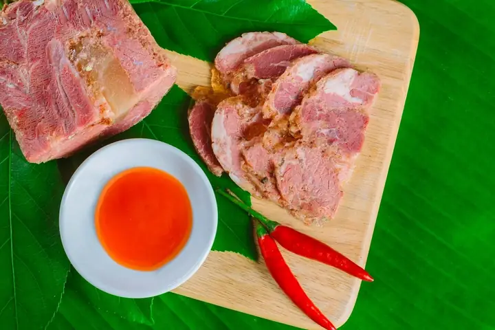 Giò Me Nghệ An Là Gì? Gốc Gác, Cách Làm, Chọn Mua, Bảo Quản Và 5+ Món Ngon Từ Giò Bê Chuẩn Vị Xứ Nghệ Giò Me Nghệ An Là Gì? Gốc Gác, Cách Làm, Chọn Mua, Bảo Quản Và 5+ Món Ngon Từ Giò Bê Chuẩn Vị Xứ Nghệ