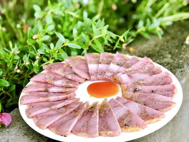 Giò Me Nghệ An Là Gì? Gốc Gác, Cách Làm, Chọn Mua, Bảo Quản Và 5+ Món Ngon Từ Giò Bê Chuẩn Vị Xứ Nghệ Giò Me Nghệ An Là Gì? Gốc Gác, Cách Làm, Chọn Mua, Bảo Quản Và 5+ Món Ngon Từ Giò Bê Chuẩn Vị Xứ Nghệ