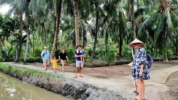 Top 10+ Đặc Sản Giồng Trôm Bến Tre: Món Ăn Nổi Tiếng & Quà Mua Chuẩn Vị Quê