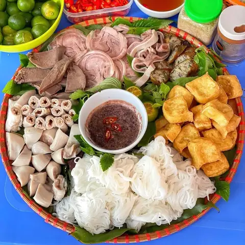 Tổng Hợp 20+ Đặc Sản Hà Đông Ngon Nổi Tiếng: Món Chính, Ăn Vặt & Quà Mang Đi Kèm Địa Chỉ Gợi Ý