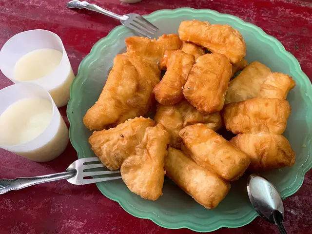 Tổng Hợp 20+ Đặc Sản Hà Đông Ngon Nổi Tiếng: Món Chính, Ăn Vặt & Quà Mang Đi Kèm Địa Chỉ Gợi Ý