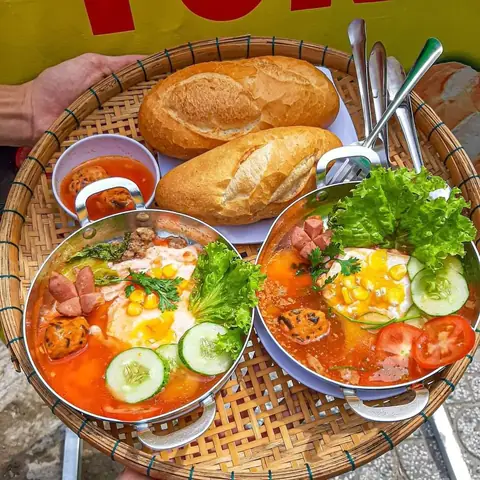 Tổng Hợp 20+ Đặc Sản Hà Đông Ngon Nổi Tiếng: Món Chính, Ăn Vặt & Quà Mang Đi Kèm Địa Chỉ Gợi Ý