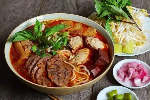 Top Đặc Sản Huế Tại Đà Nẵng: Gợi Ý Mua Quà (hàng Khô) & Quán Ăn Ngon Chuẩn Vị 2027