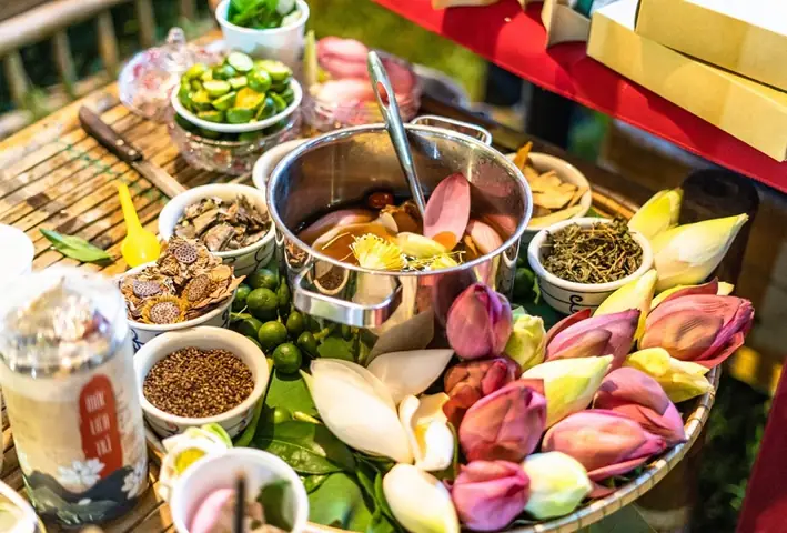 Top Đặc Sản Huế Tại Đà Nẵng: Gợi Ý Mua Quà (hàng Khô) & Quán Ăn Ngon Chuẩn Vị 2025 Top Đặc Sản Huế Tại Đà Nẵng: Gợi Ý Mua Quà (hàng Khô) & Quán Ăn Ngon Chuẩn Vị 2025