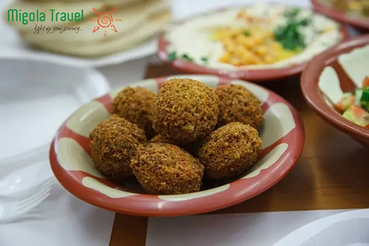 Top 12+ Đặc Sản Ẩm Thực Israel Đáng Thử: Món Đường Phố, Bánh Mì, Tráng Miệng & Gia Vị Truyền Thống
