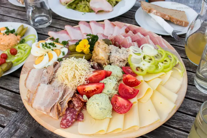 Đặc Sản Nước Áo Có Hấp Dẫn? Top Những Món Ăn Và Món Quà Nhất Định Phải Thử Đặc Sản Nước Áo Có Hấp Dẫn? Top Những Món Ăn Và Món Quà Nhất Định Phải Thử