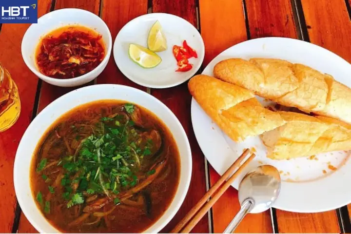 Ăn Gì Mua Gì Ở Cửa Lò? Top Các Đặc Sản Ngon Nhất Năm 2026 Ăn Gì Mua Gì Ở Cửa Lò? Top Các Đặc Sản Ngon Nhất Năm 2026