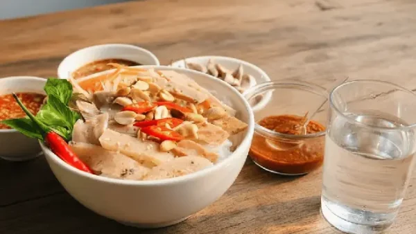 Khám Phá 30+ Món Đặc Sản Huế: Địa Chỉ Nào Ngon, Mua Về Làm Quà Như Thế Nào?