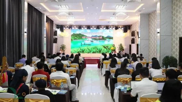 Đặc Sản Thái Nguyên Là Gì? Danh Sách 20+ Món Nổi Tiếng Nên Thử Và Mua Về Làm Quà