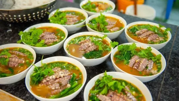 Top 25+ Đặc Sản Vũng Tàu Nổi Tiếng: Món Ăn Tại Chỗ & Quà Biếu Mềm Về Checklist 2027
