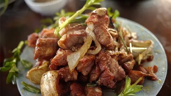 Đặc Sản Trung Du Miền Núi Bắc Bộ: Top Các Món Ngon Mang Đậm Hương Vị Núi Rừng