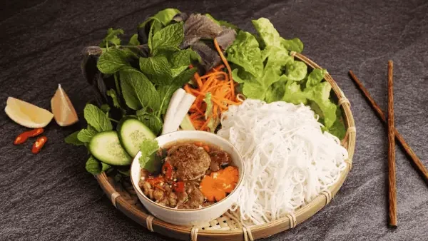 Đặc Sản Truyền Thống Việt Nam: Tổng Hợp Các Món Ngon Tiêu Biểu Theo Vùng Miền