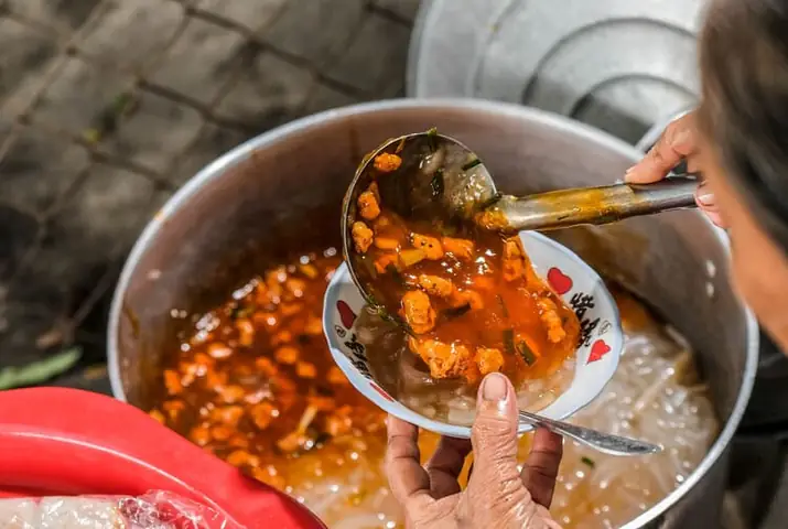 Đặc Sản Xứ Huế: Top Món Ngon Nức Tiếng Và Gợi Ý Quà Tặng Ý Nghĩa Đặc Sản Xứ Huế: Top Món Ngon Nức Tiếng Và Gợi Ý Quà Tặng Ý Nghĩa