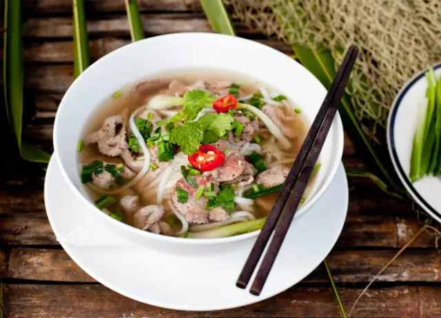 Giiới Thiệu Một Món Ăn Đặc Sản Việt Nam: Danh Sách Các Món Nổi Tiếng Từ Bắc Tới Nam Giiới Thiệu Một Món Ăn Đặc Sản Việt Nam: Danh Sách Các Món Nổi Tiếng Từ Bắc Tới Nam