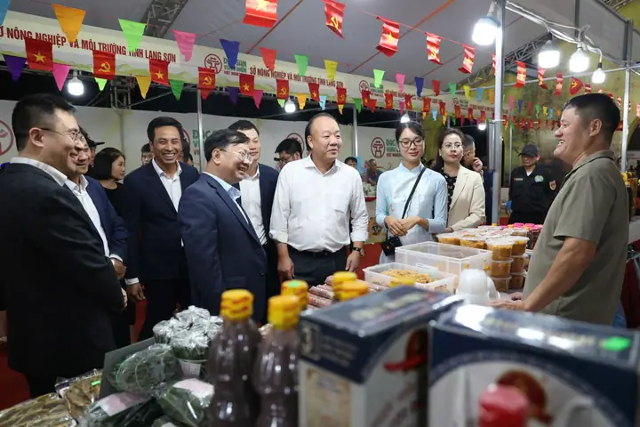 Hội Chợ Đặc Sản Vùng Miền Việt Nam 2025: Thời Gian, Địa Điểm, Quy Mô & Hướng Dẫn Tham Quan Hữu Ích