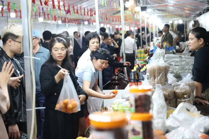 Hội Chợ Đặc Sản Vùng Miền Việt Nam 2025: Thời Gian, Địa Điểm, Quy Mô & Hướng Dẫn Tham Quan Hữu Ích