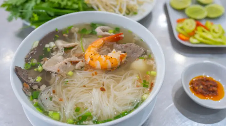 Hủ Tiếu Nam Vang Là Đặc Sản Ở Đâu? Nguồn Gốc Campuchia, Lịch Sử Du Nhập & Top Quán Ngon Chuẩn Vị Sài Gòn Hủ Tiếu Nam Vang Là Đặc Sản Ở Đâu? Nguồn Gốc Campuchia, Lịch Sử Du Nhập & Top Quán Ngon Chuẩn Vị Sài Gòn