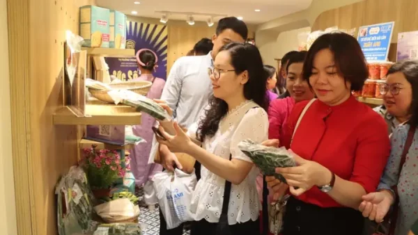 Tư Vấn Mua Đặc Sản Huế: Chọn Lựa Sản Phẩm Nổi Tiếng, Tiêu Chí Đánh Giá Và Địa Chỉ Uy Tín