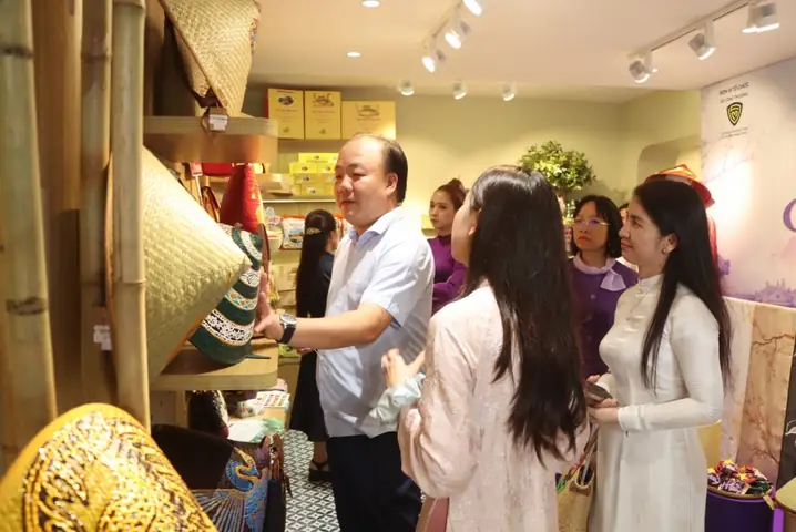 Tư Vấn Mua Đặc Sản Huế: Chọn Lựa Sản Phẩm Nổi Tiếng, Tiêu Chí Đánh Giá Và Địa Chỉ Uy Tín