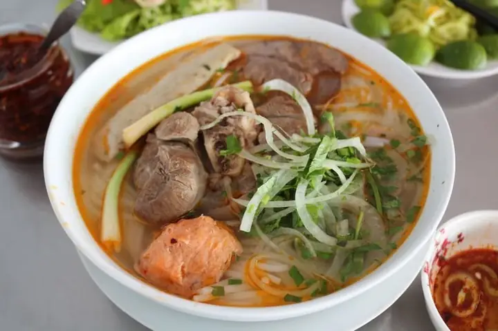 Tổng Hợp 30+ Món Ăn Đặc Sản Huế Ngon Nhất: Từ Món Chính, Bánh Ăn Vặt Đến Quà Biếu (có Phân Loại, Địa Chỉ Gợi Ý & Cách Ăn Chuẩn) Tổng Hợp 30+ Món Ăn Đặc Sản Huế Ngon Nhất: Từ Món Chính, Bánh Ăn Vặt Đến Quà Biếu (có Phân Loại, Địa Chỉ Gợi Ý & Cách Ăn Chuẩn)