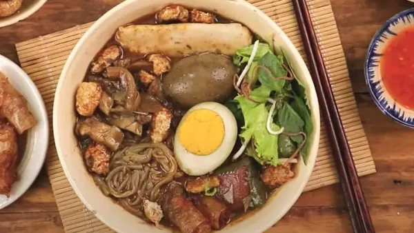 Top 16+ Món Ăn Đặc Sản Pleiku Phải Thử: Danh Sách Chi Tiết, Cách Ăn & Gợi Ý Quán Chuẩn Vị