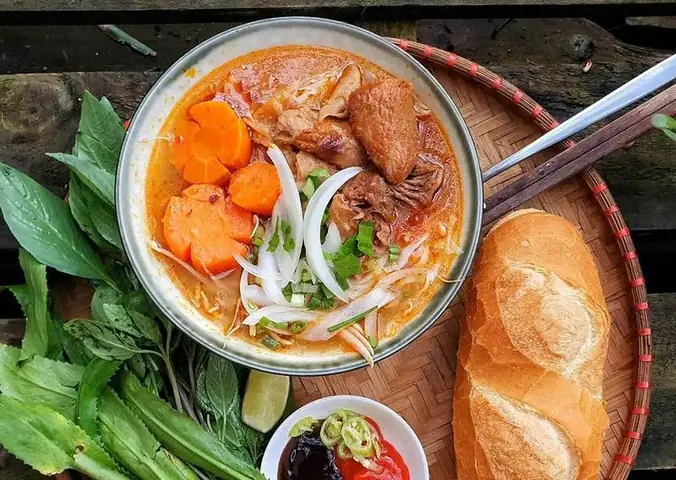Top 35+ Món Ăn Đặc Sản TP.HCM Bắt Buộc Thử: Từ Món Chính, Ăn Vặt Đêm Đến Quà Mang Về